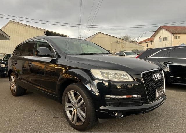 Is the AUDI Q7 2008 a reliable vehicle for Ugandan roads?