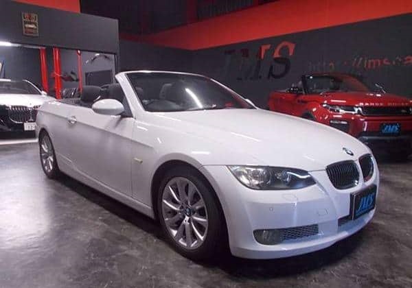 Is the BMW 3 SERIES CABRIORET 2010 fuel efficient for Ugandan roads?