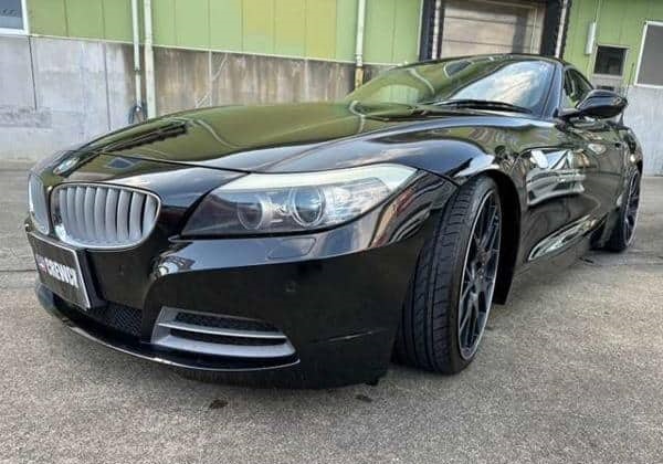 Is the BMW X7 Z4 2010 suitable for Ugandan road conditions?