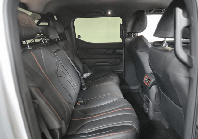 What are the key features of the BYD SHARK 6 1.5L PREMIUM 2025?