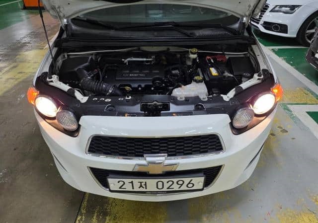 Is the CHEVROLET AVEO 2016 fuel efficient for daily commuting in Uganda?