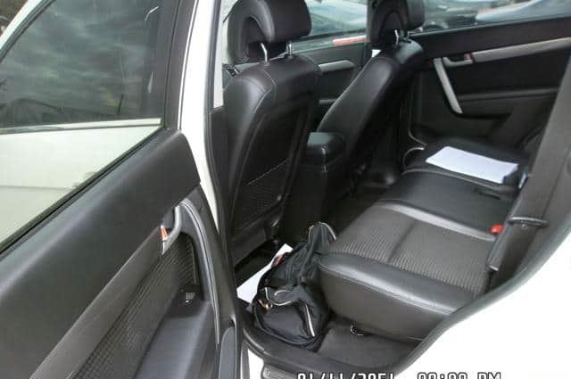 What are the key features of CHEVROLET CAPTIVA 2WD LS 2011?