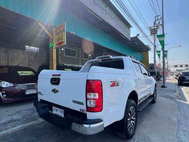 Is the CHEVROLET COLORADO 2.5 2017 fuel-efficient for Ugandan roads?