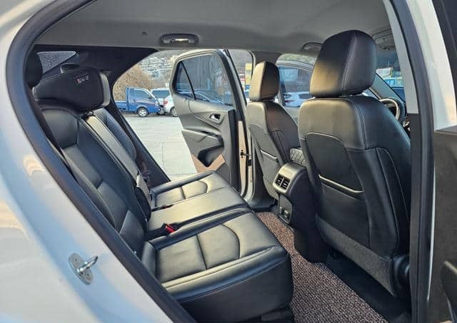 Is the CHEVROLET EQUINOX 2WD LT 2020 fuel-efficient for city driving in Uganda?