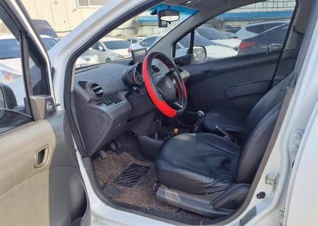 Is the CHEVROLET SPARK 2015 fuel-efficient for urban driving in Uganda?