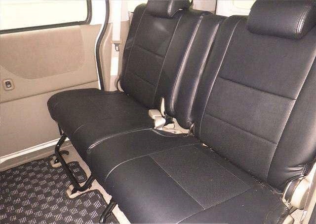 Is the DAIHATSU ATRAI 4WDRSLTD 2009 suitable for Ugandan road conditions?