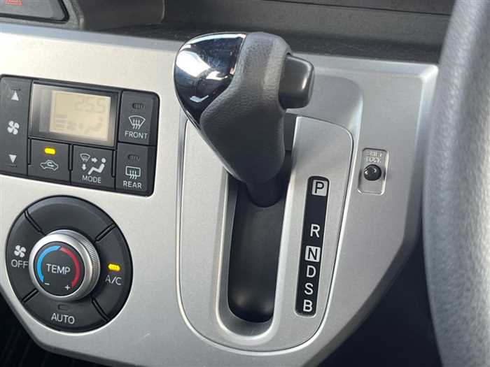 Is the DAIHATSU WAKE USED DAIHATSU WAKE 2014 a good choice for city driving in Uganda?