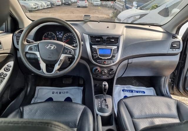 HYUNDAI ACCENT 2012: What are the key specifications of the 2012 Hyundai Accent?