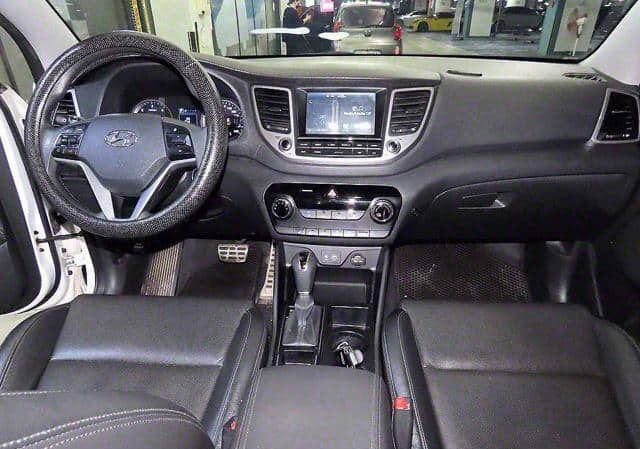 Is the HYUNDAI ALL NEW TUCSON 2015 suitable for Ugandan road conditions?