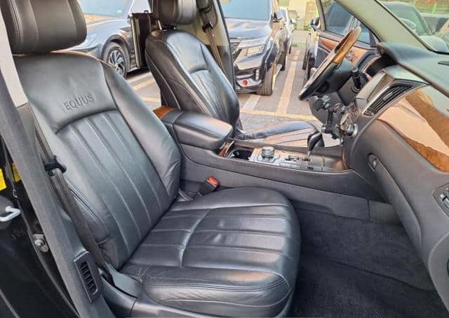 Is the HYUNDAI EQUUS 2010 a reliable choice for Ugandan buyers?