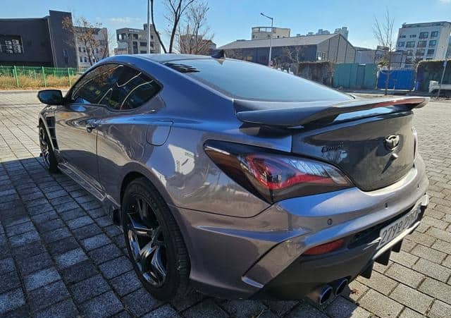 Is the HYUNDAI GENESIS 200 TURBO 2009 suitable for Uganda’s road conditions?