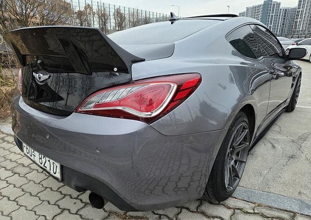 Is the HYUNDAI GENESIS 200 TURBO 2010 fuel-efficient for city driving?