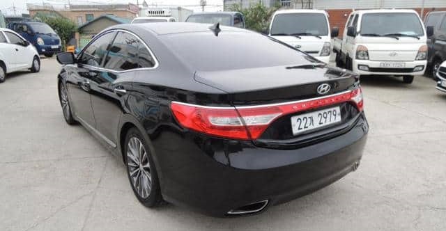Is the HYUNDAI GRANDEUR 2013 suitable for Uganda’s road conditions?