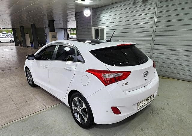 Is the HYUNDAI I30 2016 fuel efficient for Ugandan roads?