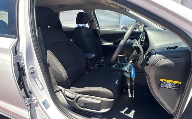Is the HYUNDAI I30 2.0 2020 fuel efficient for urban driving in Uganda?