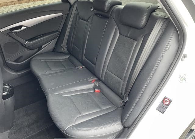 Is the HYUNDAI I40 2016 suitable for Ugandan road conditions?