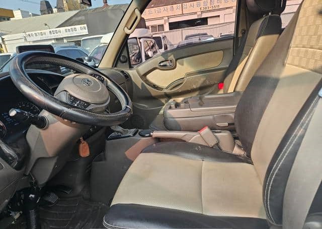 Is the HYUNDAI PORTER DUBLE CAP CRDI 2021 suitable for long-distance travel in Uganda?