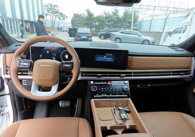 Is the HYUNDAI SANTA FE MX5 2024 a suitable family vehicle for Uganda?