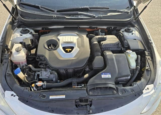 Is the HYUNDAI SONATA EXCLUSIVE SONATA HYBRID 2012 fuel efficient for city driving?