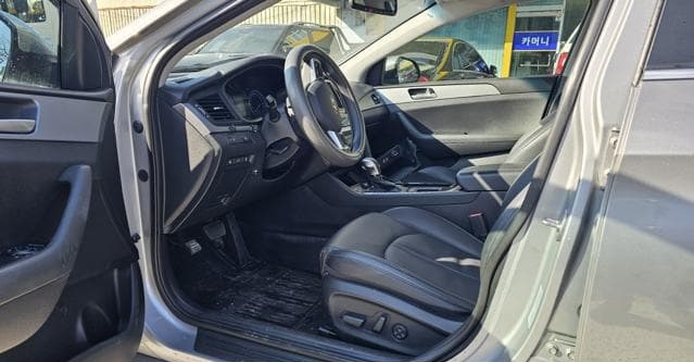 Is the HYUNDAI SONATA NEW RISE 2022 suitable for Uganda’s road conditions?