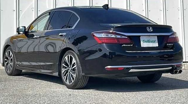Is the HONDA ACCORD HYBRID 2017 fuel-efficient in Ugandan driving conditions?