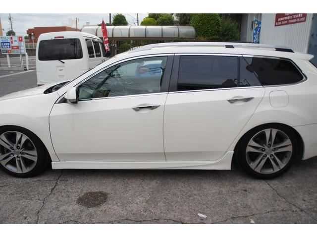 Is the HONDA ACCORD TOURER 2011 fuel-efficient for long-distance driving in Uganda?