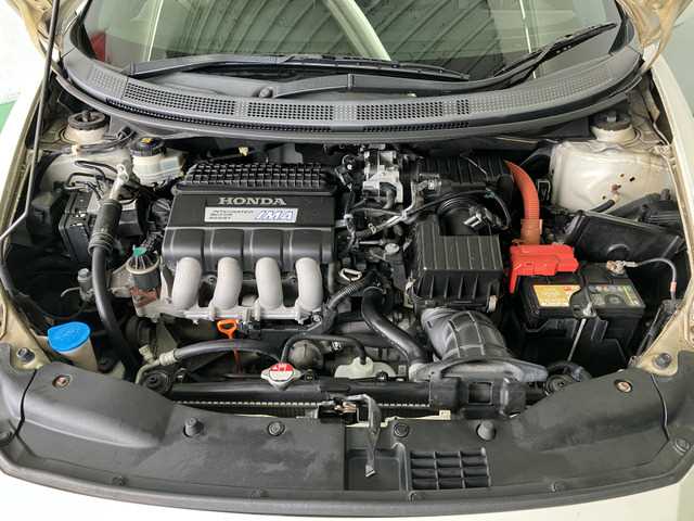 Is the HONDA CR-Z 2012 suitable for Ugandan roads?
