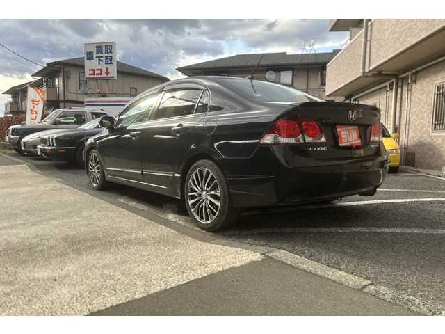 Is the HONDA CIVIC HYBRID 2009 suitable for Ugandan road conditions?