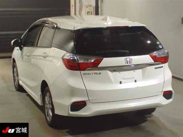 Is the HONDA CIVIC SHUTTLE 2017 fuel-efficient for Ugandan roads?