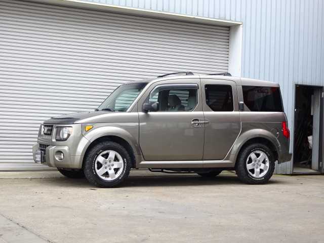 Is the HONDA ELEMENT 2010 available in Uganda?