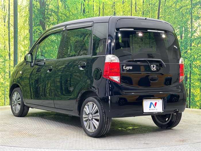 Is the HONDA LIFE 2014 fuel-efficient for urban driving in Uganda?