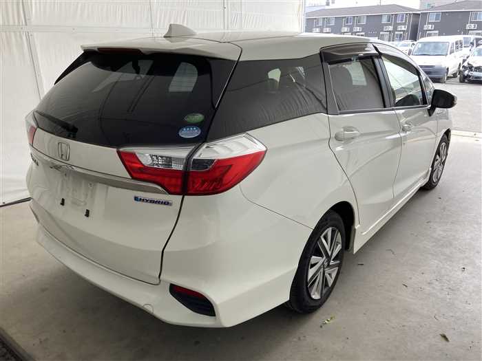 Is the HONDA SHUTTLE HYBRID 2017 suitable for Ugandan road conditions?