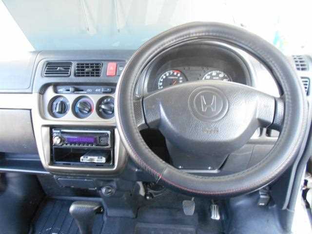 Is the HONDA VAMOS HOBIO PRO 2008 fuel-efficient for urban driving in Uganda?