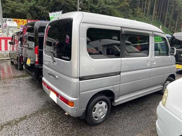 Is the HONDA VAMOS HOBIO 2017 fuel efficient for Ugandan roads?