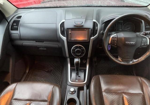 Is the ISUZU D-MAX AUTOMATIC DIESEL 2013 fuel-efficient for urban driving?
