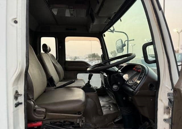 Is the ISUZU FORWARD 6HE1 AIR BREAK BEHIND BED 1994 suitable for rough terrain in Uganda?