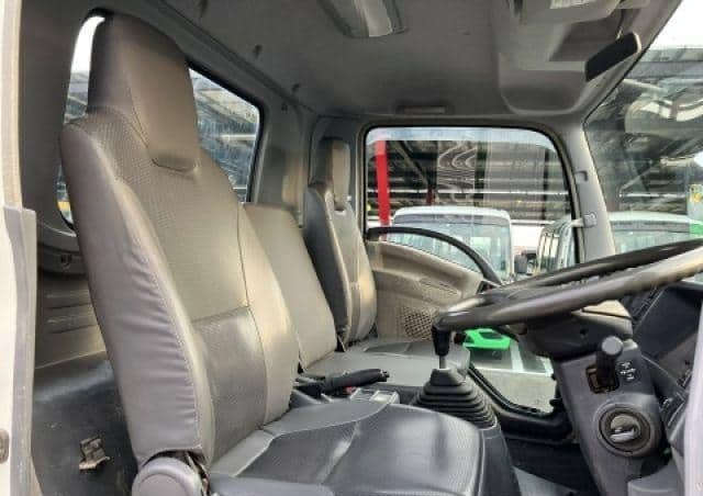 Is the ISUZU FORWARD 3.3 2007 suitable for long-distance hauling in Uganda?