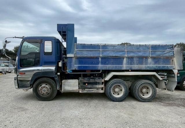 Is ISUZU GIGA 2006 fuel efficient for long-distance travel in Uganda?