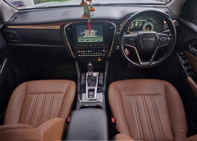 Is the ISUZU MU 2.5 SUV MU-X MU 1.9 MU 2021 suitable for rough terrains in Uganda?