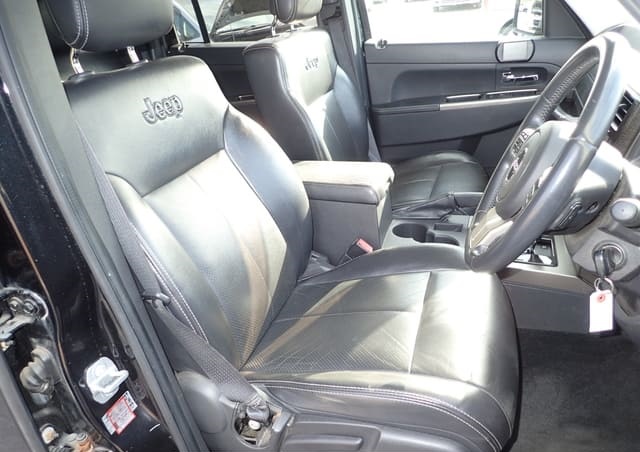 Is the JEEP CHEROKEE LIMITED 2011 suitable for Uganda’s road conditions?
