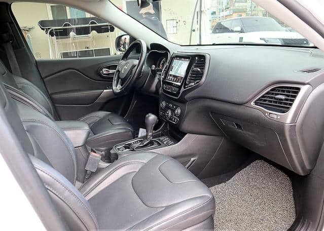 Is the JEEP CHEROKEE 2021 suitable for Uganda’s road conditions?