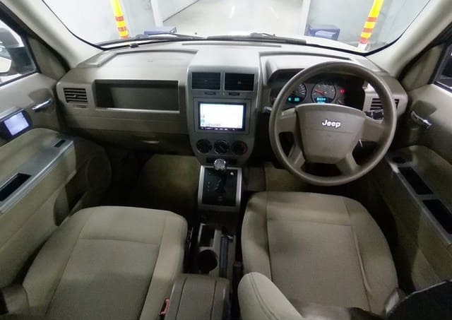 Is the JEEP PATRIOT SPORTS 2008 suitable for rough terrains in Uganda?