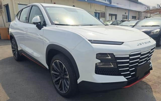 Is the JETOUR DASHING JETOUR DASHING LUXURY 2023 suitable for Ugandan road conditions?