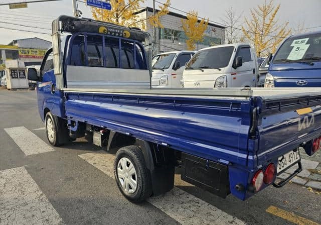 Is the KIA BONGO 3 KING CAB LPG 2021 suitable for commercial use in Uganda?