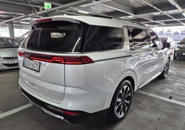Is the KIA CARNIVAL 2023 suitable for large families?