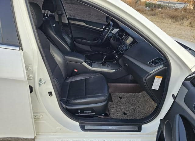 Is the KIA K7 2015 suitable for Uganda’s road conditions?