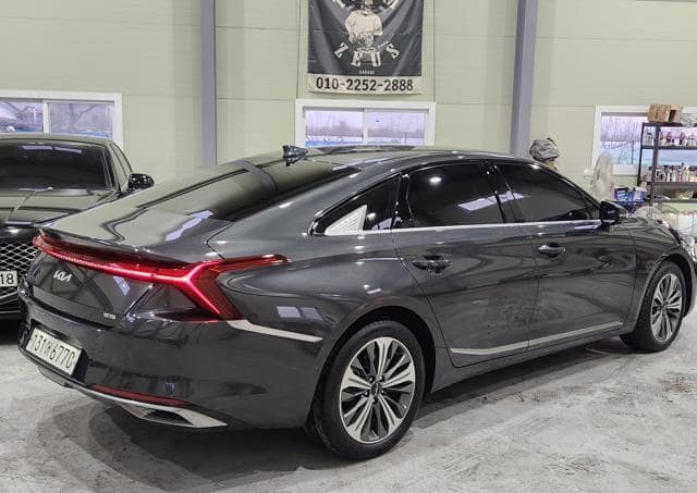 Is the KIA K8 NOBLESSE 2024 fuel-efficient for Ugandan roads?