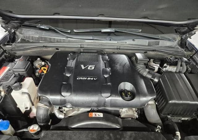 Is the KIA MOHAVE THE MASTER 2021 suitable for off-road driving in Uganda?