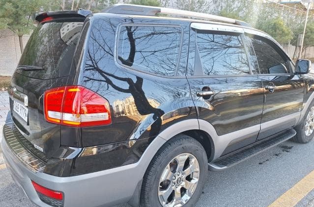 Is the KIA MOHAVE 2019 suitable for off-road driving in Uganda?
