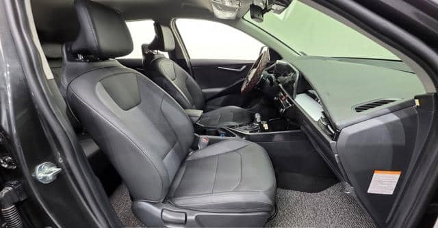 Is the KIA NIRO TRENDY 2025 available with hybrid options?